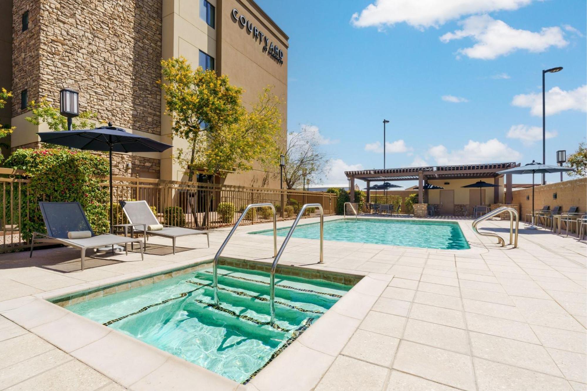 Courtyard By Marriott Phoenix Mesa Gateway Airport Buitenkant foto
