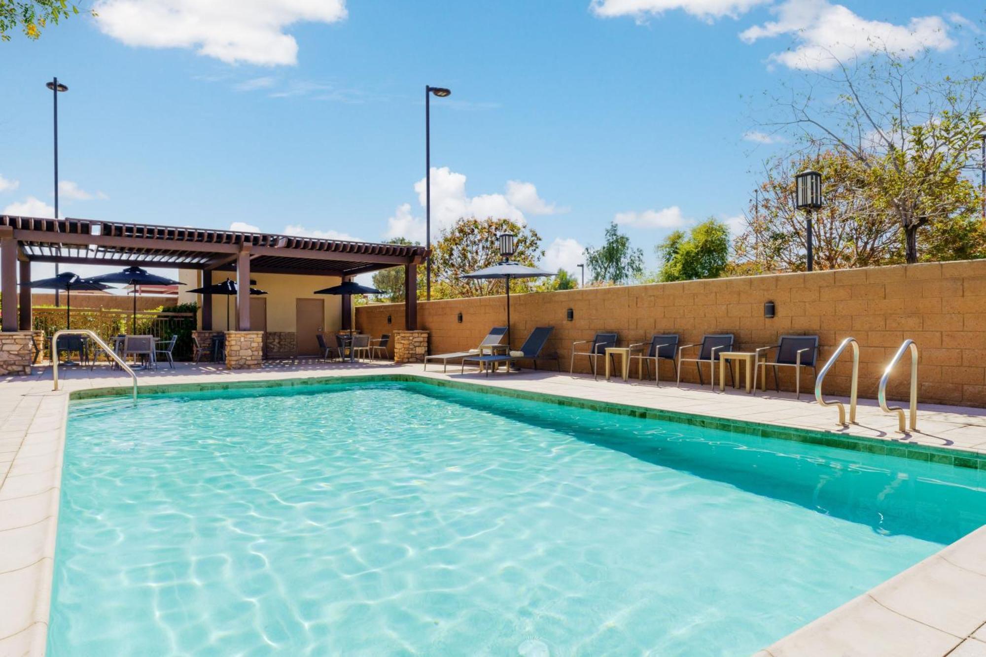 Courtyard By Marriott Phoenix Mesa Gateway Airport Buitenkant foto