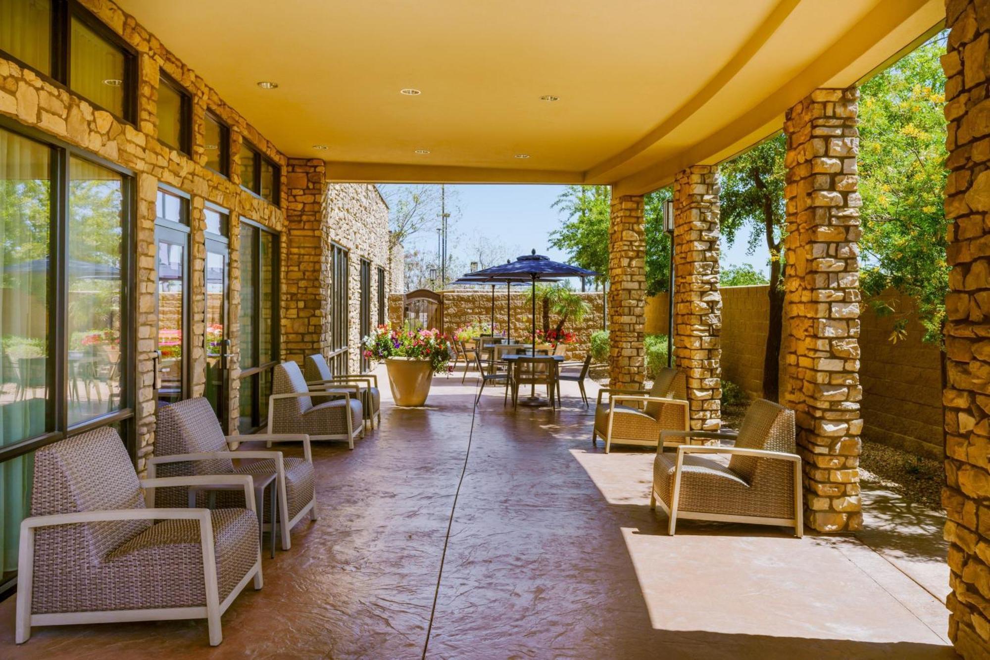 Courtyard By Marriott Phoenix Mesa Gateway Airport Buitenkant foto
