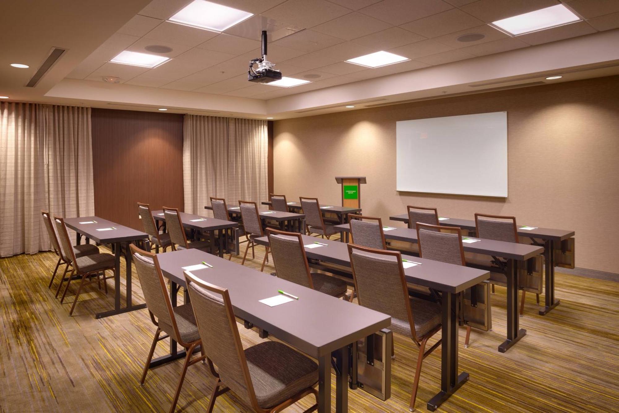 Courtyard By Marriott Phoenix Mesa Gateway Airport Buitenkant foto