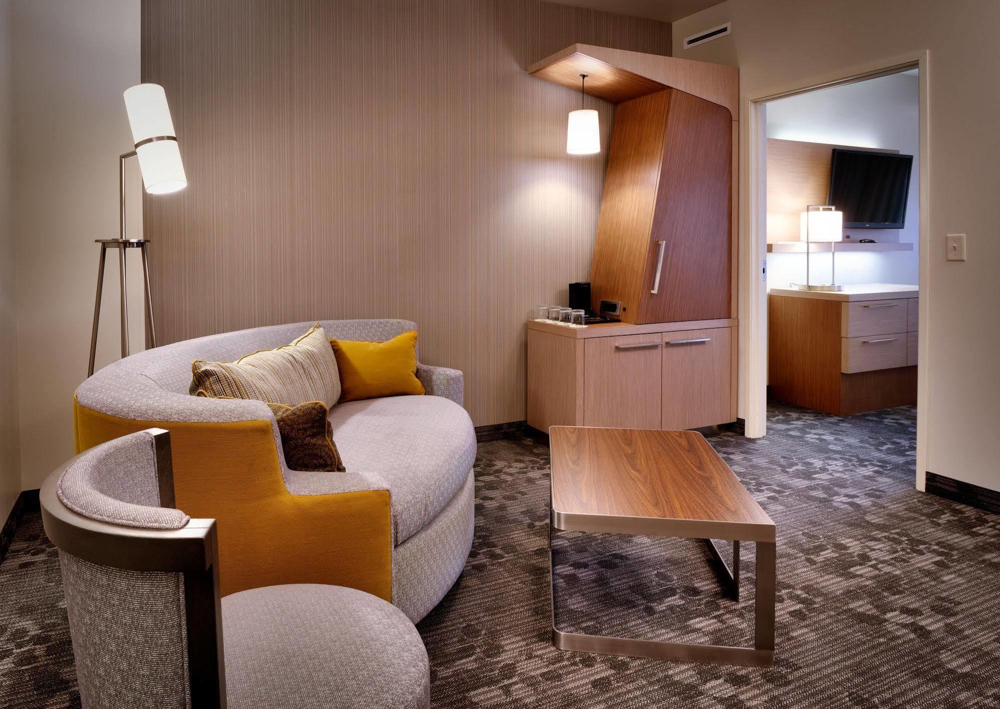 Courtyard By Marriott Phoenix Mesa Gateway Airport Buitenkant foto